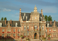 grand bâtiment qui fait office de mairie