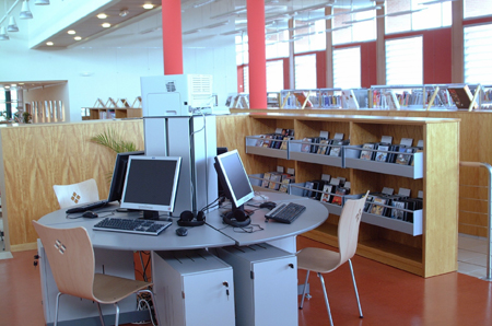 salle avec des ordinateurs