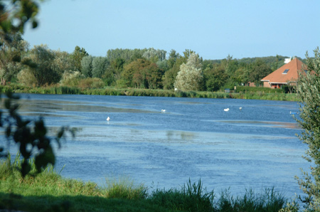 étang beauséjour plein d'eau