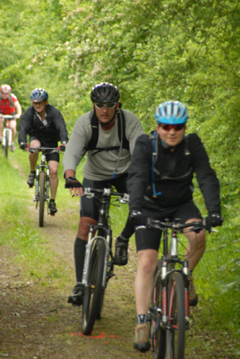 hommes qui font du VTT, ces bogoss